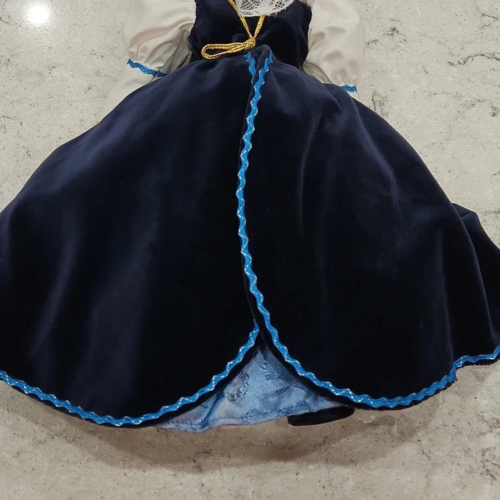 Polish Porcelain Doll Kasia - Picture 4 of 14